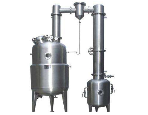 <b>主要用途： 主要適用于制藥、食品、化工等工業(yè)部門(mén)對液料的濃縮。并且亦能回收酒精和簡(jiǎn)單的回流提取。 結構： 本設備主要包括濃縮罐、第一冷凝器、汽液分離器、第二冷凝器、冷</b>