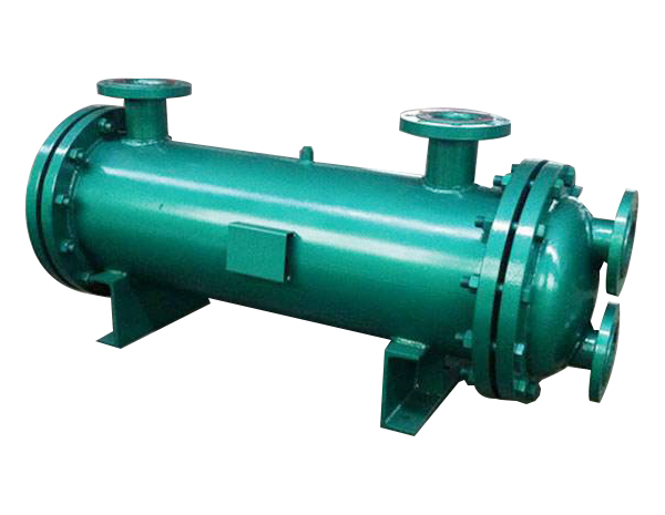 <b>管殼式換熱器又稱(chēng)為列管式換熱器。是以封閉在殼體中管束的壁面作為傳熱面的間壁式換熱器。這種換熱器可用各種結構材料（主要是金屬材料）制造，能在高溫、高壓下使用，結構簡(jiǎn)單、造價(jià)低、流通截面較寬、易于清洗水垢；但傳熱系數低、占地面積大。 管殼式換熱器有固定管板式汽-水換熱器、帶膨脹節管殼式汽-水換熱器、浮頭式汽-水換熱器、U形管殼式汽-水換熱器、波節</b>