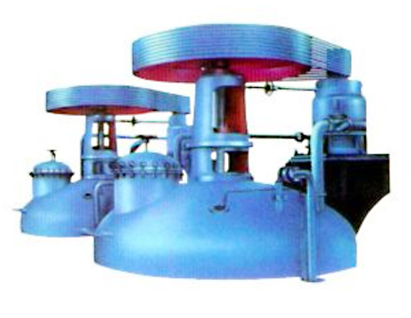 <b>我廠(chǎng)設計的 發(fā)酵罐 為標準式罐型，這種罐型當公稱(chēng)容積在6M3以下時(shí)罐采用夾套式。發(fā)酵氣的冷卻或加熱，均由夾套來(lái)完成。公稱(chēng)容積為6M3以上時(shí)，發(fā)酵氣的冷卻由立式排管來(lái)?yè)?，?/b>